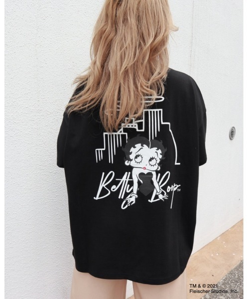 FIG&VIPER（フィグアンドバイパー）の「BETTYコラボCITY BIG-T（Tシャツ/カットソー・レディース・ホワイト/ブラック/ベージュ/パープル・FREE）」の2枚目の写真