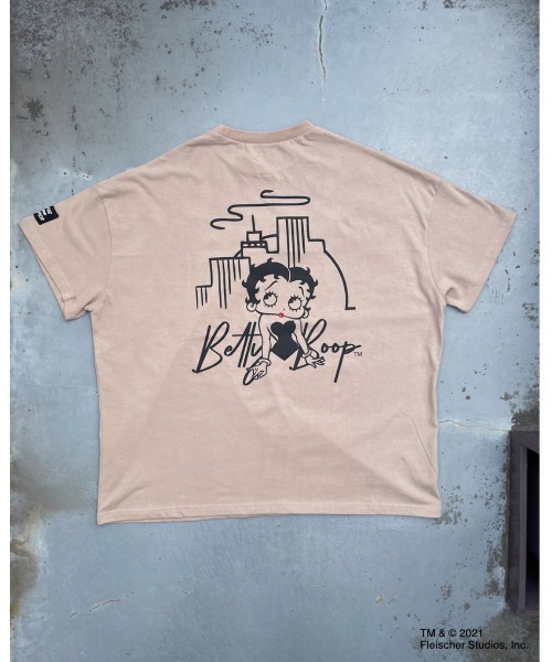 FIG&VIPER（フィグアンドバイパー）の「BETTYコラボCITY BIG-T（Tシャツ/カットソー・レディース・ホワイト/ブラック/ベージュ/パープル・FREE）」の21枚目の写真