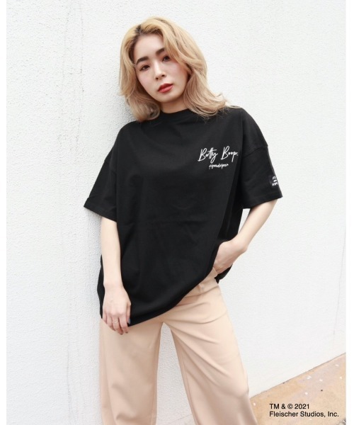 FIG&VIPER（フィグアンドバイパー）の「BETTYコラボCITY BIG-T（Tシャツ/カットソー・レディース・ホワイト/ブラック/ベージュ/パープル・FREE）」の8枚目の写真