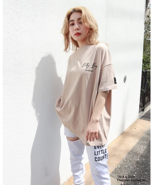 FIG&VIPER（フィグアンドバイパー）の「BETTYコラボCITY BIG-T（Tシャツ/カットソー・レディース・ホワイト/ブラック/ベージュ/パープル・FREE）」の17枚目の写真