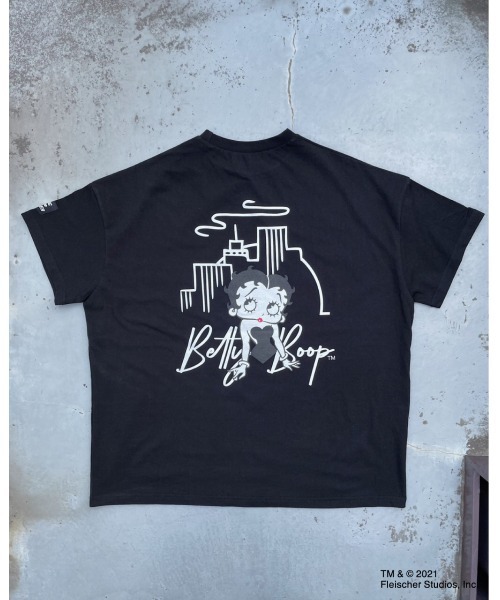 FIG&VIPER（フィグアンドバイパー）の「BETTYコラボCITY BIG-T（Tシャツ/カットソー・レディース・ホワイト/ブラック/ベージュ/パープル・FREE）」の18枚目の写真