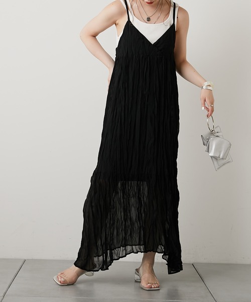 Chico（チコ）の「【LINNEE】クリンクルキャミワンピース（ワンピース・レディース・ライトグレー/ブラック/パープル/アイボリー・FREE）」の3枚目の写真