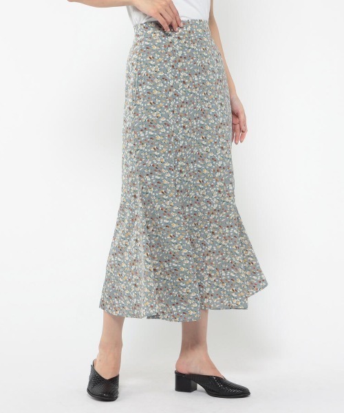 UNRELISH(アンレリッシュ)の「花柄マーメイドスカート(スカート・レディース・ブルー系その他/アイボリー・MEDIUM)」の2枚目の写真