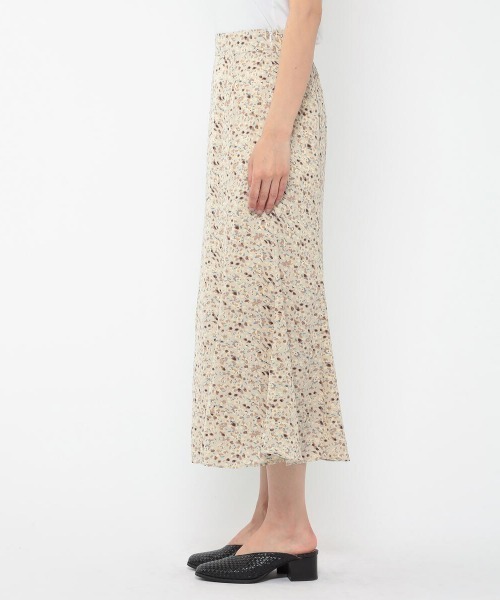 UNRELISH(アンレリッシュ)の「花柄マーメイドスカート(スカート・レディース・ブルー系その他/アイボリー・MEDIUM)」の5枚目の写真