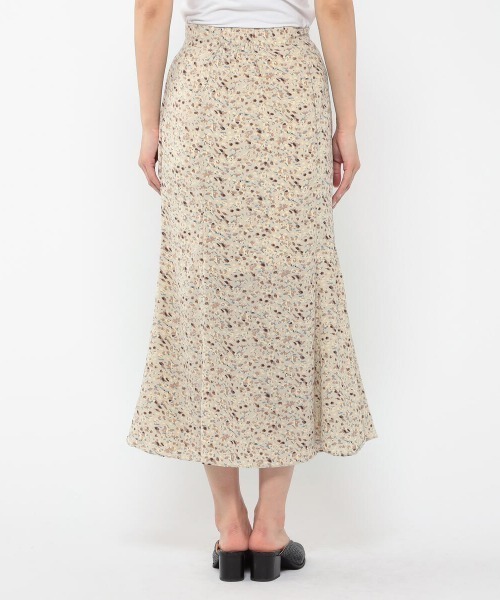 UNRELISH(アンレリッシュ)の「花柄マーメイドスカート(スカート・レディース・ブルー系その他/アイボリー・MEDIUM)」の6枚目の写真