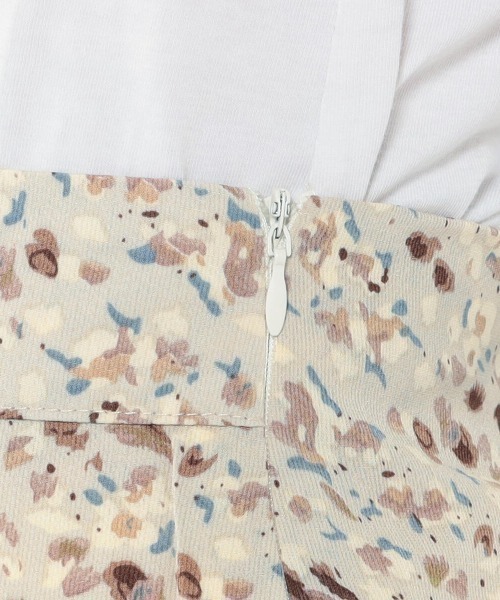 UNRELISH(アンレリッシュ)の「花柄マーメイドスカート(スカート・レディース・ブルー系その他/アイボリー・MEDIUM)」の8枚目の写真