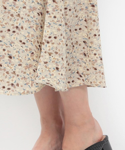 UNRELISH(アンレリッシュ)の「花柄マーメイドスカート(スカート・レディース・ブルー系その他/アイボリー・MEDIUM)」の9枚目の写真