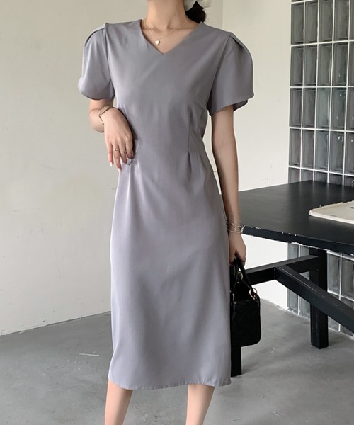 BLAMINK グレー Vネック ロングワンピース 36 emi+（エミプラス）の「タックVネックロングワンピース（ワンピース