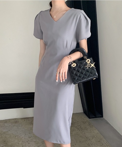 emi+（エミプラス）の「タックVネックロングワンピース（ワンピース