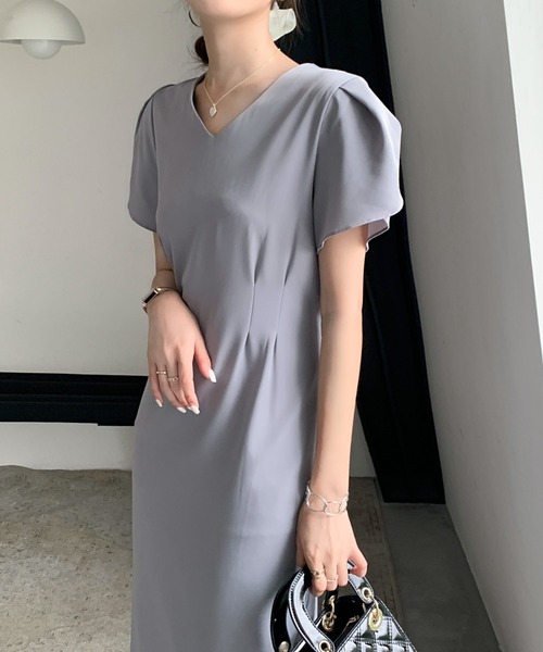 emi+（エミプラス）の「タックVネックロングワンピース（ワンピース