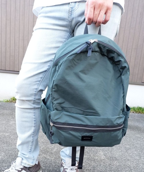 CONVERSE(コンバース)の「CONVERSE STANDARD NYLON BACK PACK(バックパック/リュック・レディース・ブラック/ベージュ/ブラウン/グリーン・FREE)」の4枚目の写真