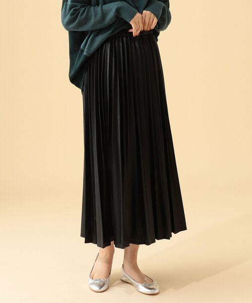 BEAMS HEART(ビームスハート)の「BEAMS HEART / フェイクレザー プリーツスカート(スカート・レディース・ブラック/イエロー系その他2・FREE)」の2枚目の写真