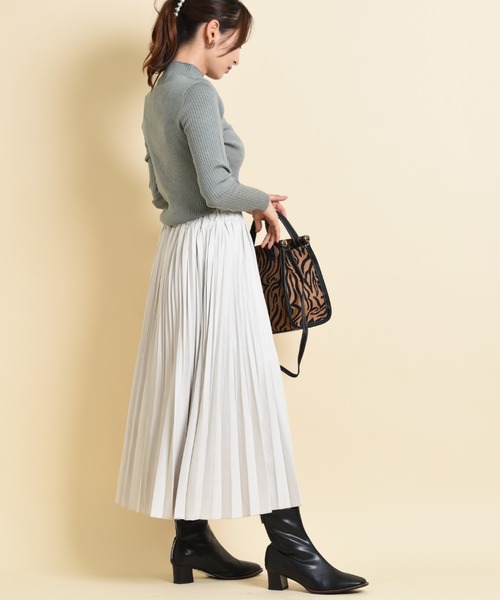 INTERPLANET（インタープラネット）の「マイクロコーデュロイプリーツスカート（スカート・レディース・ラベンダー/ライラック/グレイッシュベージュ・FREE）」の12枚目の写真