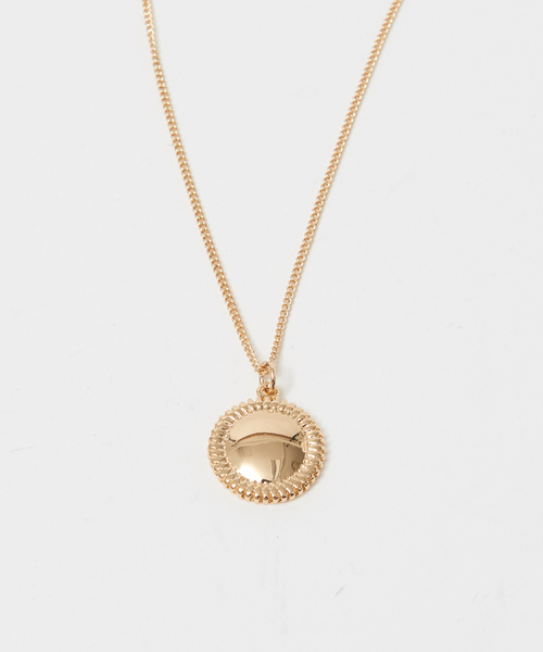 Rouge vif(ルージュヴィフ)の「ラウンドプレートネックレス(ネックレス・レディース・ゴールド・フリー)」の2枚目の写真