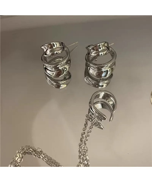 mou（モウ）の「【YNG】トルネードピアスチェーンイヤーカフセット（イヤーカフ・レディース・ゴールド/シルバー・FREE）」の2枚目の写真