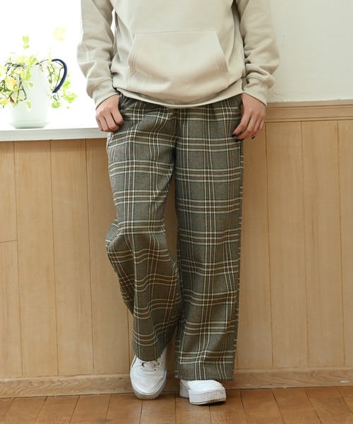 NAVY（ネイビー）の「TRチェック 裏フリースボンディング ワイドパンツ（その他パンツ・レディース・ブラック/ベージュ/ブラウン/ライトベージュ・M/L）」の4枚目の写真