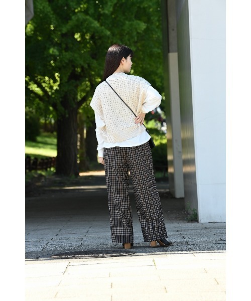 NAVY（ネイビー）の「TRチェック 裏フリースボンディング ワイドパンツ（その他パンツ・レディース・ブラック/ベージュ/ブラウン/ライトベージュ・M/L）」の10枚目の写真