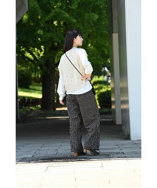 NAVY（ネイビー）の「TRチェック 裏フリースボンディング ワイドパンツ（その他パンツ・レディース・ブラック/ベージュ/ブラウン/ライトベージュ・M/L）」の11枚目の写真