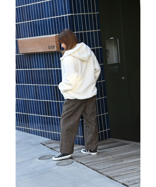 NAVY（ネイビー）の「TRチェック 裏フリースボンディング ワイドパンツ（その他パンツ・レディース・ブラック/ベージュ/ブラウン/ライトベージュ・M/L）」の14枚目の写真