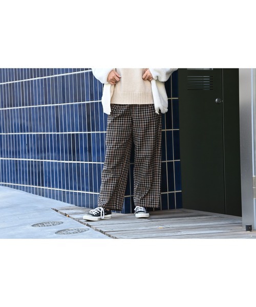 NAVY（ネイビー）の「TRチェック 裏フリースボンディング ワイドパンツ（その他パンツ・レディース・ブラック/ベージュ/ブラウン/ライトベージュ・M/L）」の16枚目の写真