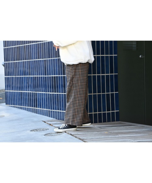NAVY（ネイビー）の「TRチェック 裏フリースボンディング ワイドパンツ（その他パンツ・レディース・ブラック/ベージュ/ブラウン/ライトベージュ・M/L）」の17枚目の写真