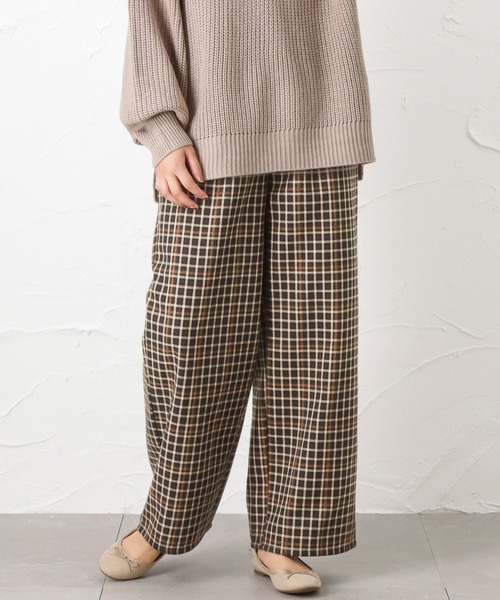 NAVY（ネイビー）の「TRチェック 裏フリースボンディング ワイドパンツ（その他パンツ・レディース・ブラック/ベージュ/ブラウン/ライトベージュ・M/L）」の5枚目の写真