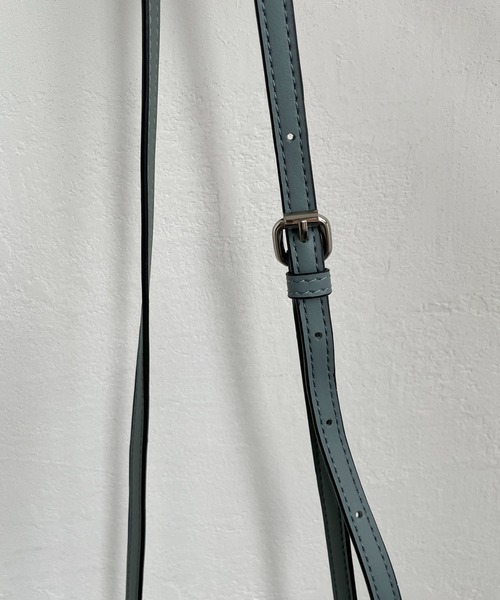 CAPRICIEUX LE'MAGE(カプリシューレマージュ)の「〈新色追加/オフホワイト〉かがりチェーンドロストショルダーバッグ(ショルダーバッグ・レディース・ブラック/ブルー/キャメル/オフホワイト・FREE)」の7枚目の写真