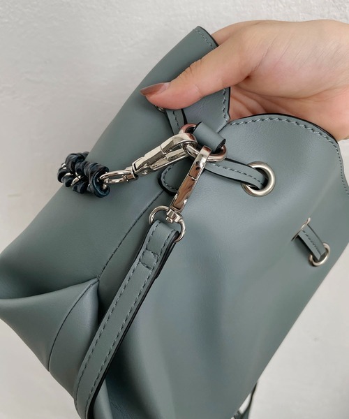 CAPRICIEUX LE'MAGE(カプリシューレマージュ)の「〈新色追加/オフホワイト〉かがりチェーンドロストショルダーバッグ(ショルダーバッグ・レディース・ブラック/ブルー/キャメル/オフホワイト・FREE)」の17枚目の写真