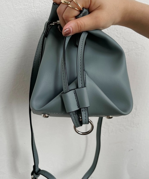 CAPRICIEUX LE'MAGE(カプリシューレマージュ)の「〈新色追加/オフホワイト〉かがりチェーンドロストショルダーバッグ(ショルダーバッグ・レディース・ブラック/ブルー/キャメル/オフホワイト・FREE)」の10枚目の写真