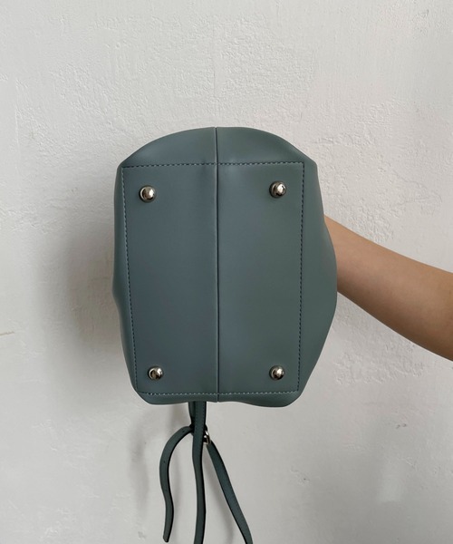 CAPRICIEUX LE'MAGE(カプリシューレマージュ)の「〈新色追加/オフホワイト〉かがりチェーンドロストショルダーバッグ(ショルダーバッグ・レディース・ブラック/ブルー/キャメル/オフホワイト・FREE)」の15枚目の写真