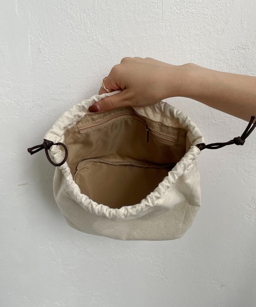 CAPRICIEUX LE'MAGE(カプリシューレマージュ)の「〈新色追加/オフホワイト〉かがりチェーンドロストショルダーバッグ(ショルダーバッグ・レディース・ブラック/ブルー/キャメル/オフホワイト・FREE)」の20枚目の写真