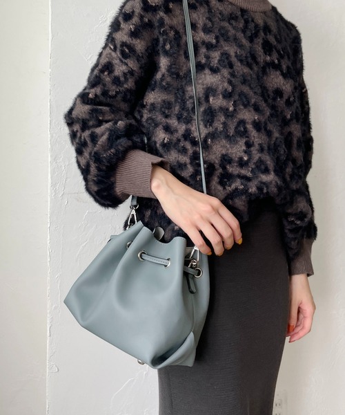 CAPRICIEUX LE'MAGE(カプリシューレマージュ)の「〈新色追加/オフホワイト〉かがりチェーンドロストショルダーバッグ(ショルダーバッグ・レディース・ブラック/ブルー/キャメル/オフホワイト・FREE)」の16枚目の写真