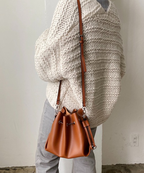 CAPRICIEUX LE'MAGE(カプリシューレマージュ)の「〈新色追加/オフホワイト〉かがりチェーンドロストショルダーバッグ(ショルダーバッグ・レディース・ブラック/ブルー/キャメル/オフホワイト・FREE)」の14枚目の写真