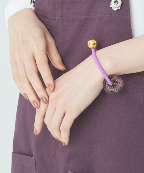 THEATRE PRODUCTS（シアタープロダクツ）の「＜新色追加＞コートボタンヘアゴム（ヘアゴム・レディース・ブラック/パープル/ピンク/オレンジ/ブルー・FREE）」の4枚目の写真