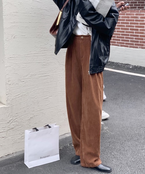 Jewelobe（ジュエローブ）の「コーデュロイカラーワイドパンツ（スラックス・レディース・ブラウン/ピンク/グリーン/アイボリー/ネイビー/ブラック・S/M）」の7枚目の写真