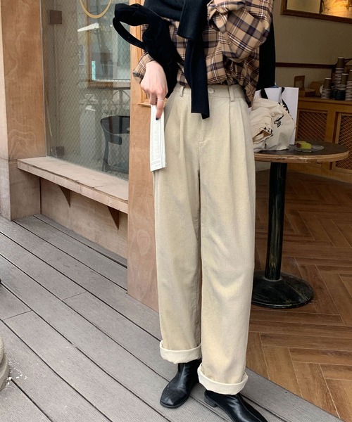 Jewelobe（ジュエローブ）の「コーデュロイカラーワイドパンツ（スラックス・レディース・ブラウン/ピンク/グリーン/アイボリー/ネイビー/ブラック・S/M）」の9枚目の写真