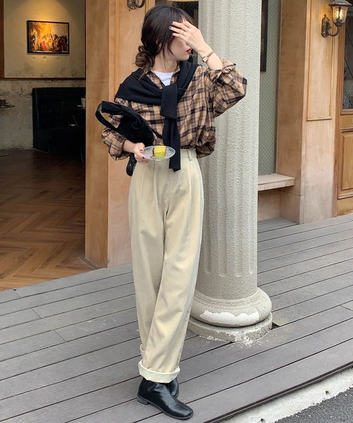 Jewelobe（ジュエローブ）の「コーデュロイカラーワイドパンツ（スラックス・レディース・ブラウン/ピンク/グリーン/アイボリー/ネイビー/ブラック・S/M）」の11枚目の写真