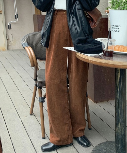 Jewelobe（ジュエローブ）の「コーデュロイカラーワイドパンツ（スラックス・レディース・ブラウン/ピンク/グリーン/アイボリー/ネイビー/ブラック・S/M）」の13枚目の写真