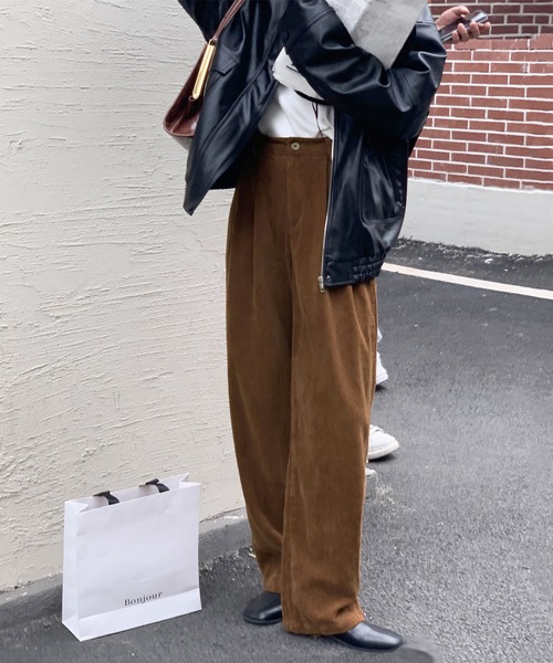 Jewelobe（ジュエローブ）の「コーデュロイカラーワイドパンツ（スラックス・レディース・ブラウン/ピンク/グリーン/アイボリー/ネイビー/ブラック・S/M）」の17枚目の写真