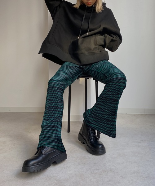 Avvenente（アベネンテ）の「【Avvenente】ゼブラ柄プリーツフレアパンツ（その他パンツ・レディース・ダークグリーン/ブラウン/アイボリー・FREE）」の3枚目の写真