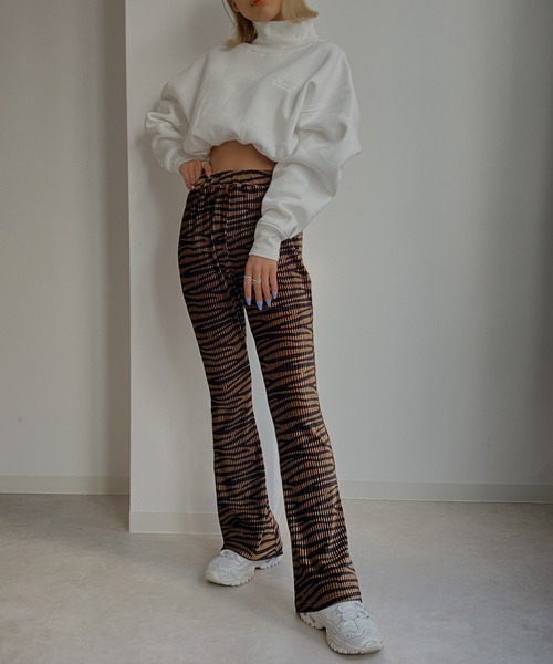 Avvenente（アベネンテ）の「【Avvenente】ゼブラ柄プリーツフレアパンツ（その他パンツ・レディース・ダークグリーン/ブラウン/アイボリー・FREE）」の15枚目の写真