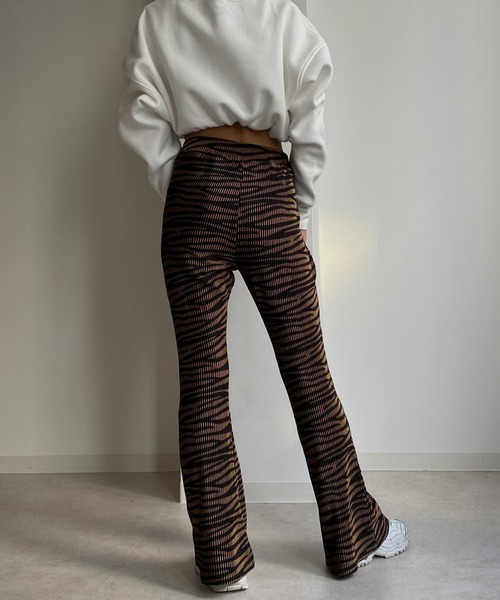 Avvenente（アベネンテ）の「【Avvenente】ゼブラ柄プリーツフレアパンツ（その他パンツ・レディース・ダークグリーン/ブラウン/アイボリー・FREE）」の7枚目の写真