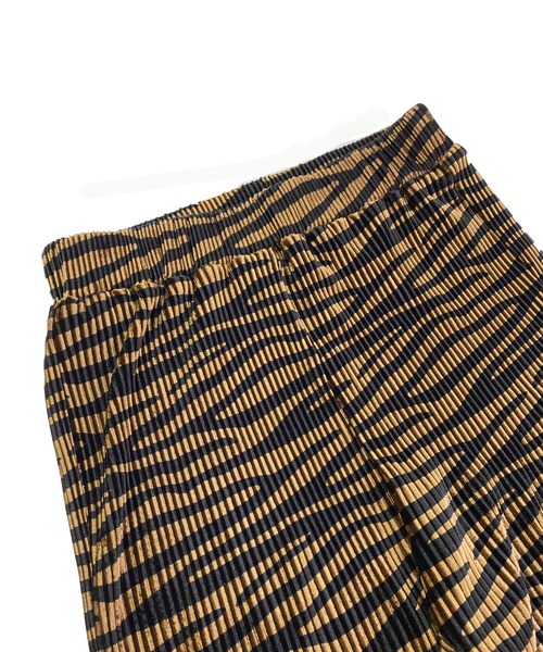 Avvenente（アベネンテ）の「【Avvenente】ゼブラ柄プリーツフレアパンツ（その他パンツ・レディース・ダークグリーン/ブラウン/アイボリー・FREE）」の14枚目の写真