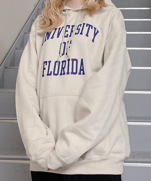 WEGO（ウィゴー）の「WEGO/カレッジロゴプルパーカ（パーカー・メンズ・ベージュ/ブラック/ライトピンク/ホワイト/ロイヤルブルー/パープル・LARGE/MEDIUM/X-LARGE）」の3枚目の写真