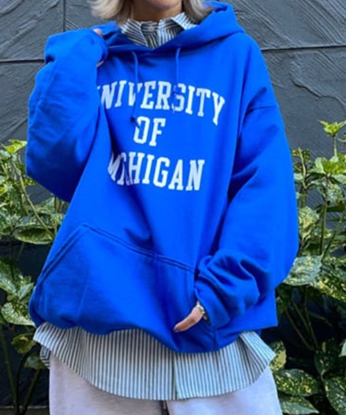 WEGO（ウィゴー）の「WEGO/カレッジロゴプルパーカ（パーカー・メンズ・ベージュ/ブラック/ライトピンク/ホワイト/ロイヤルブルー/パープル・LARGE/MEDIUM/X-LARGE）」の4枚目の写真