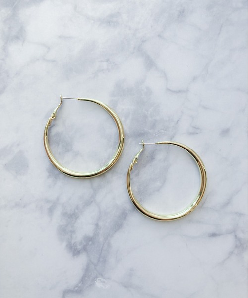 yu-ka（ユーカ）の「YU-KA : 大ぶりフープピアス（ピアス（両耳用）・レディース・シルバー/ゴールド・FREE）」の3枚目の写真