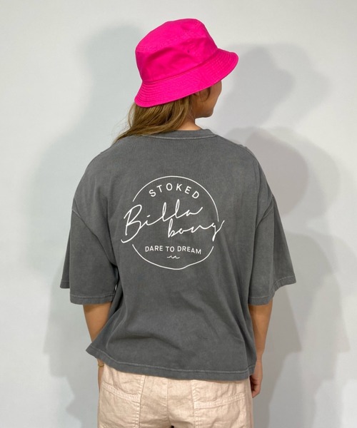 BILLABONG（ビラボン）の「BILLABONG/ビラボン  ショート丈  ルーズシルエットバックプリントTシャツ  BC013-207（Tシャツ/カットソー・レディース・ホワイト/ブラック/オレンジ/グリーン・M/L）」の2枚目の写真