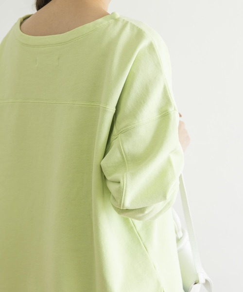 URBAN RESEARCH（アーバンリサーチ）の「製品染ボートネックスウェット（スウェット・レディース・ホワイト系その他/グリーン系その他/パープル系その他・FREE）」の4枚目の写真