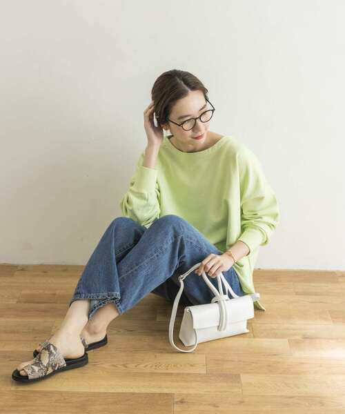 URBAN RESEARCH（アーバンリサーチ）の「製品染ボートネックスウェット（スウェット・レディース・ホワイト系その他/グリーン系その他/パープル系その他・FREE）」の5枚目の写真