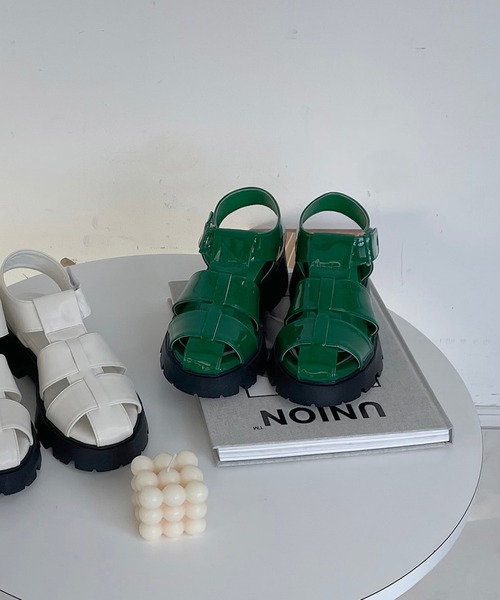 AS KNOW AS plus(アズノゥアズプラス)の「トラックソール グルカサンダル(サンダル・レディース・アイボリー/ブラック/グリーン/シルバー・M/L)」の4枚目の写真